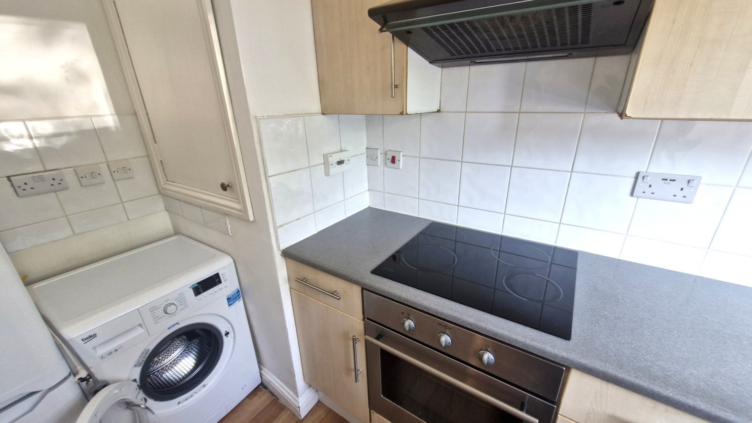Flat Uplands Close in Greater London