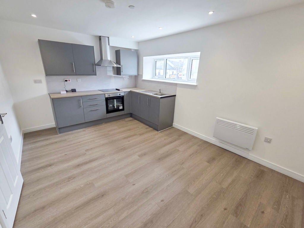 Flat Cardiff Road in Caerphilly