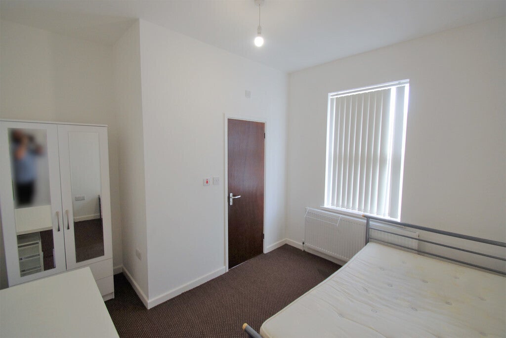 Room Carmelite Road in Coventry