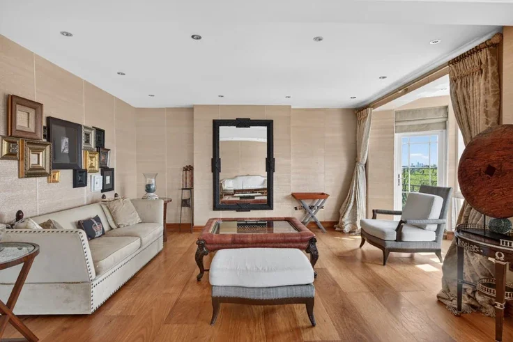 Flat Finchley Road in Greater London