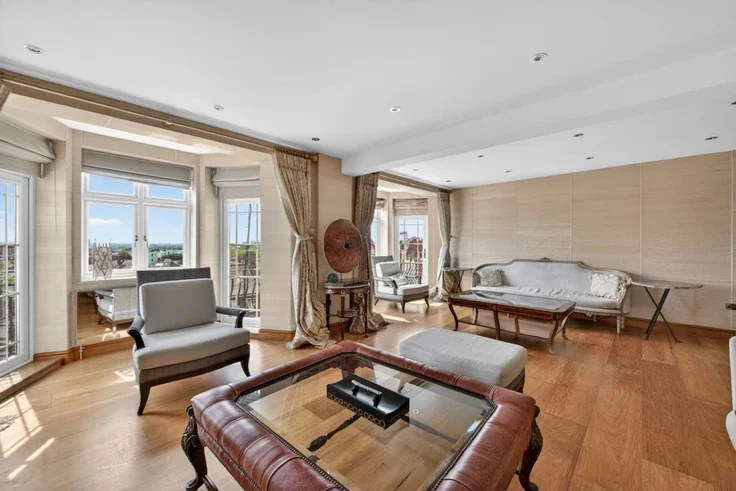 Flat Finchley Road in Greater London