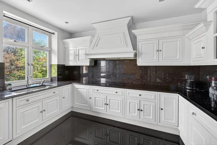 Flat Finchley Road in Greater London