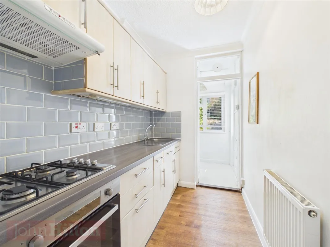 Flat Redvers Road in Brighton