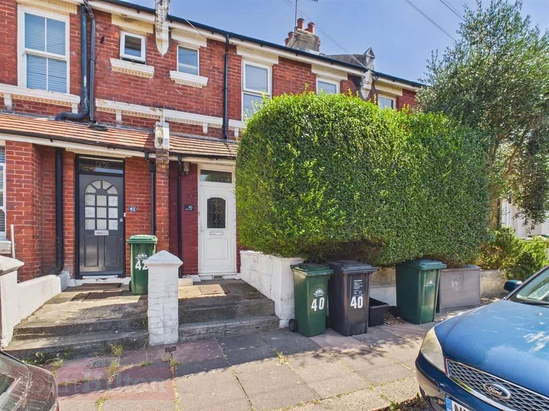 Flat Redvers Road in Brighton