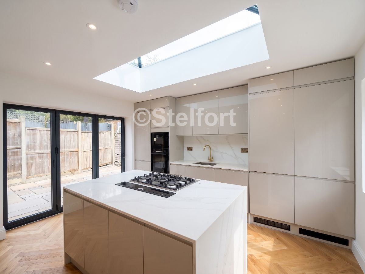 House Summers Lane in Greater London