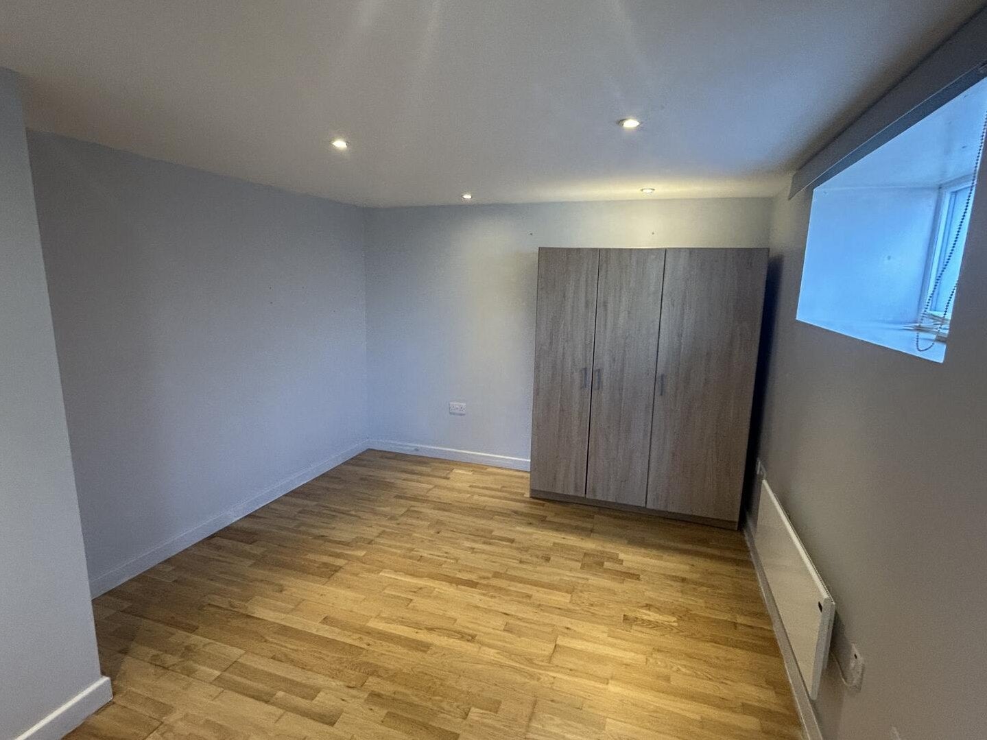 Flat Manor Road in Greater London
