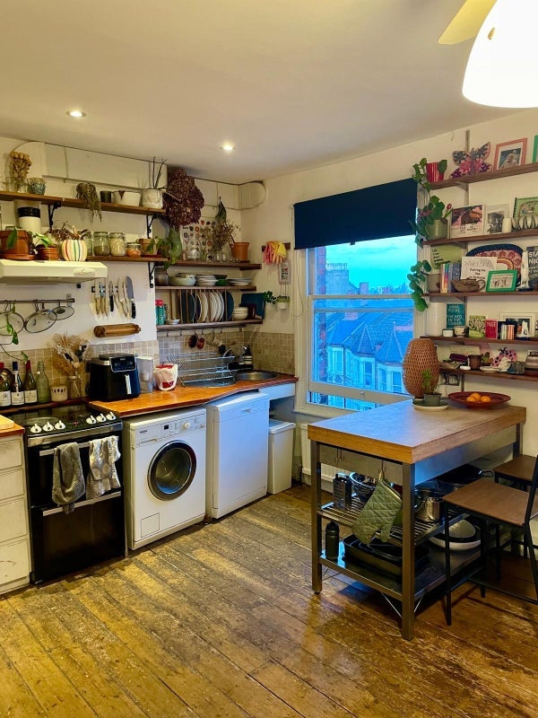 Room Constantine Road in Greater London