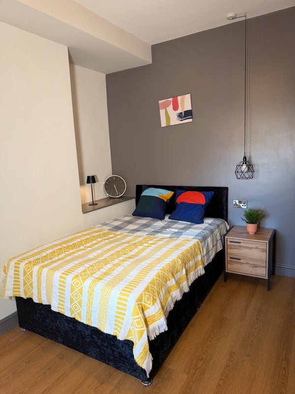 Room Borough Road in Middlesbrough