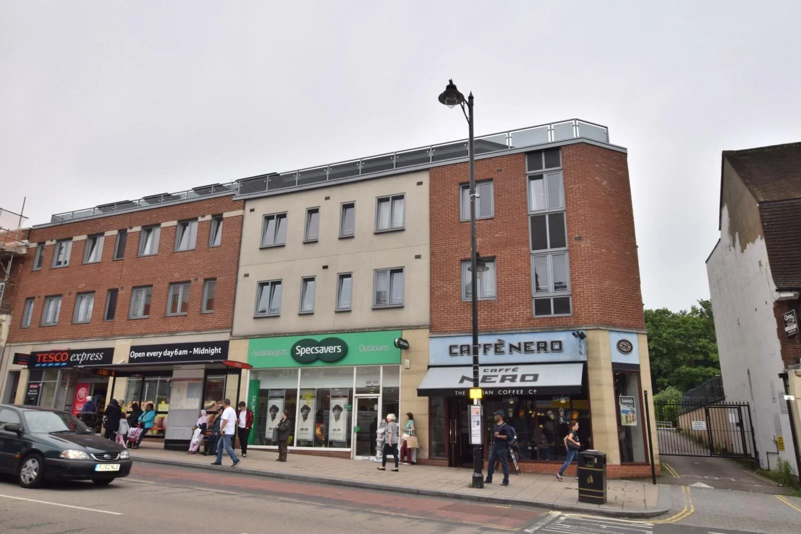 Flat Woodcote Road in Greater London