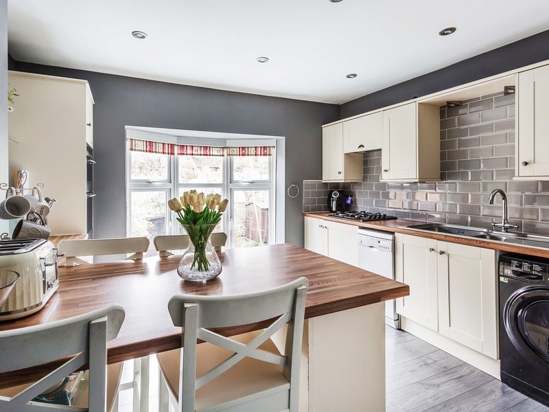 Flat Warlingham Road in Greater London