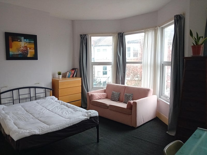 Room Burgoyne Road in Greater London