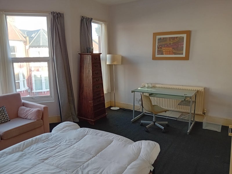 Room Burgoyne Road in Greater London