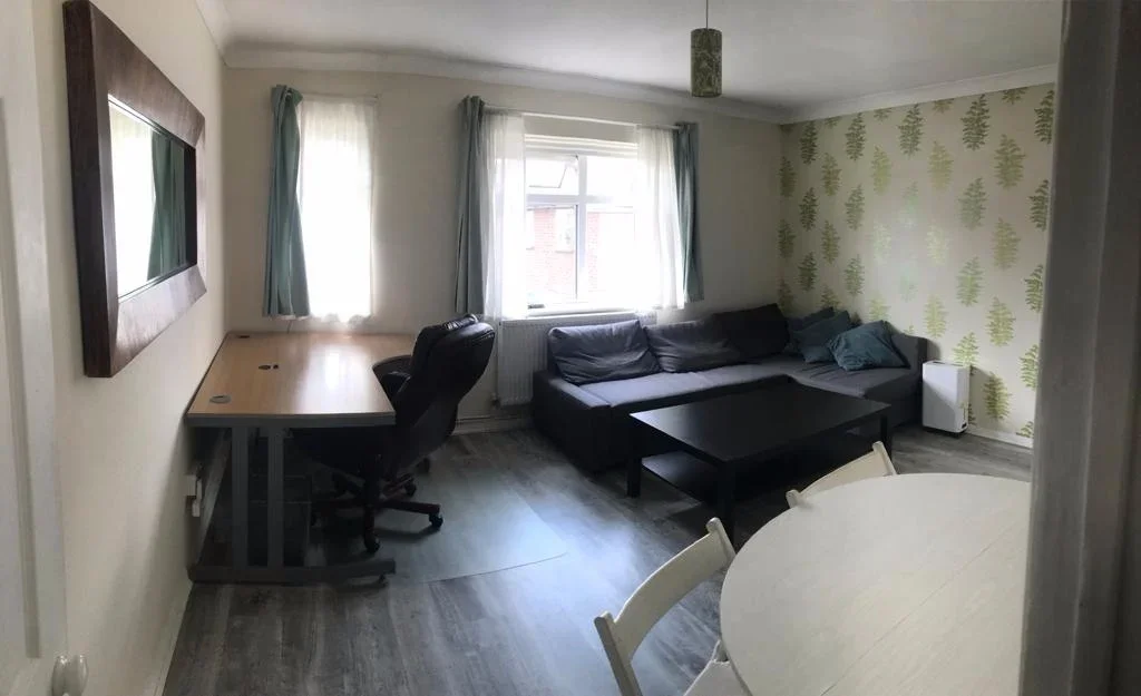 Flat Ellesborough Close in Three Rivers