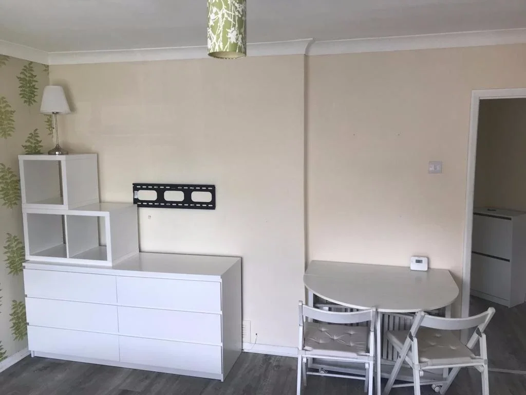 Flat Ellesborough Close in Three Rivers