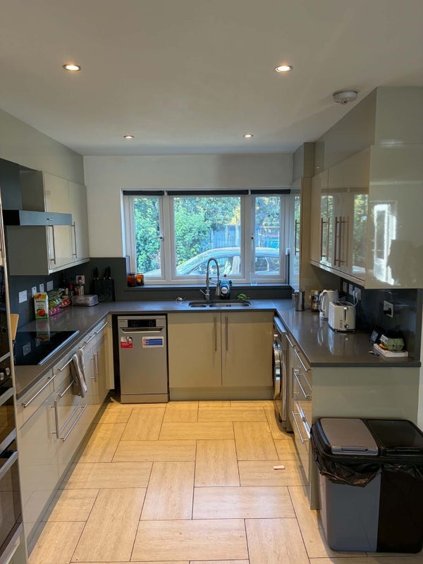 Room Frederick Crescent in Greater London