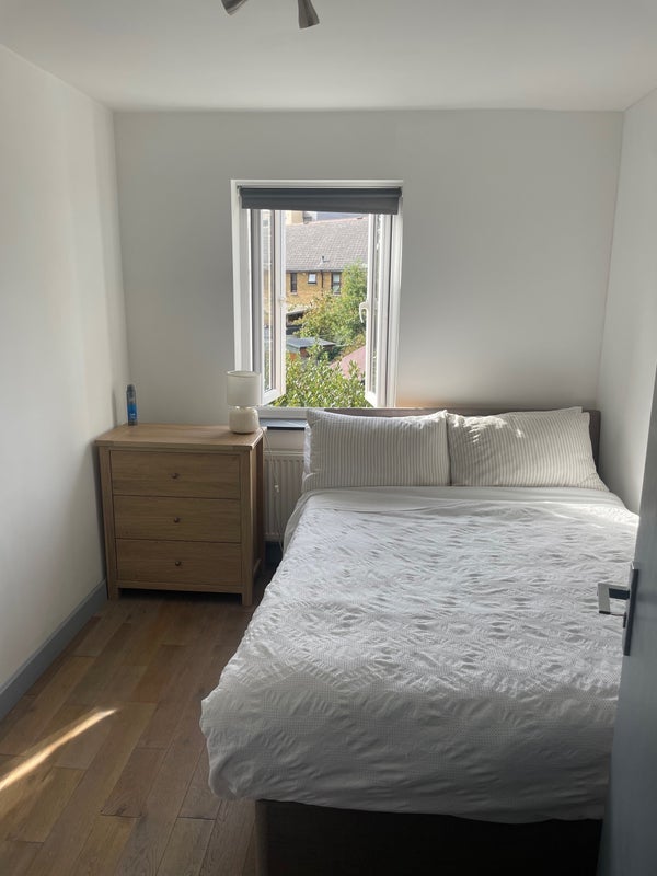Room Frederick Crescent in Greater London