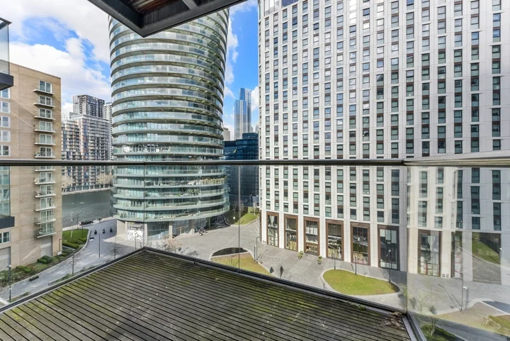 Flat Baltimore Wharf in Greater London