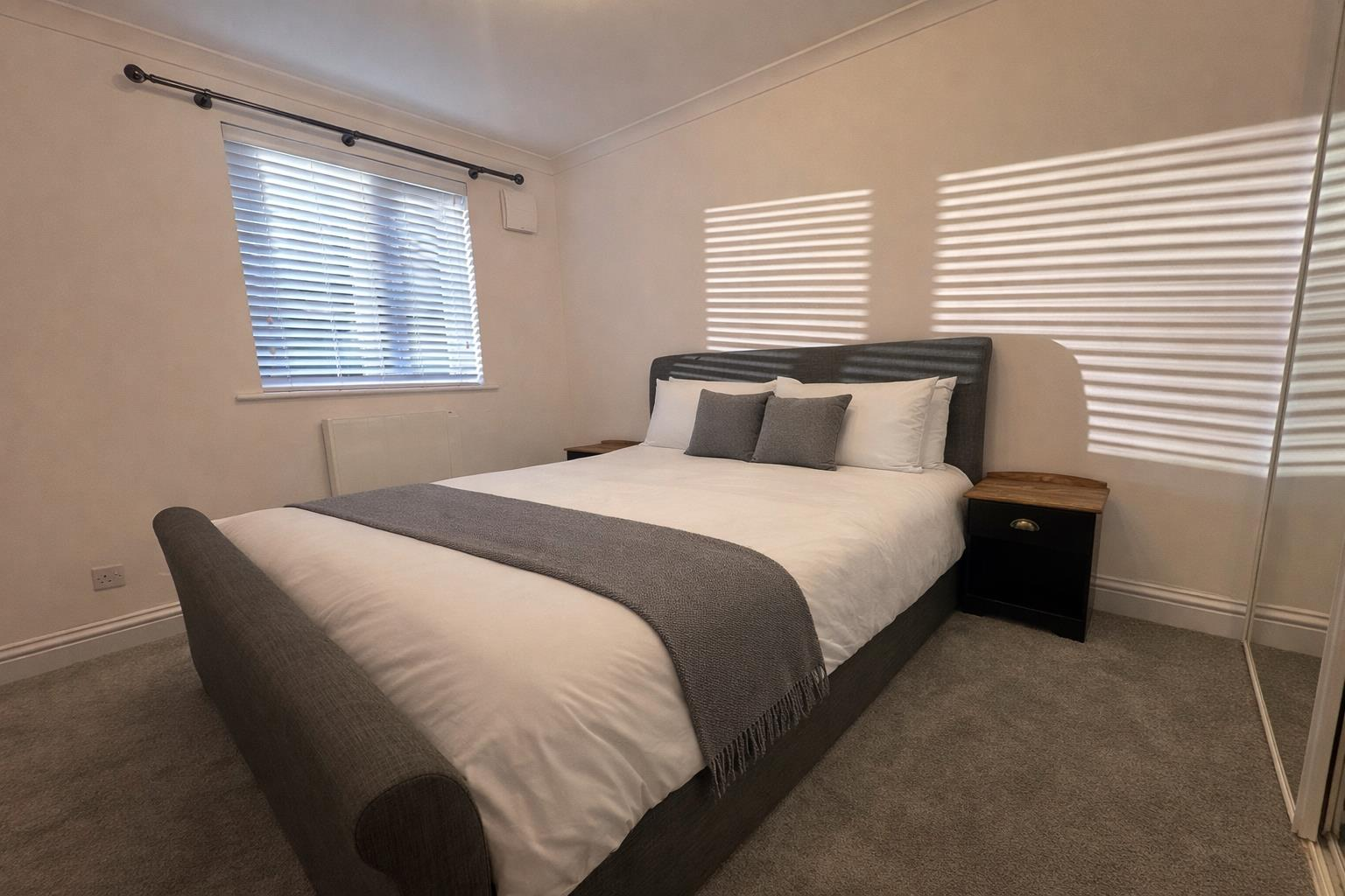 Flat Courtlands Close in Watford