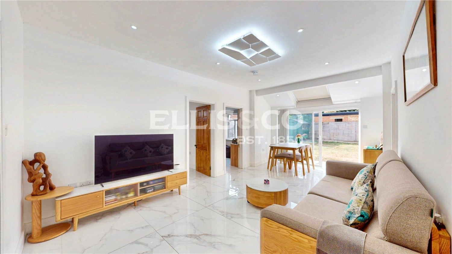 House Beechcroft Gardens in Greater London