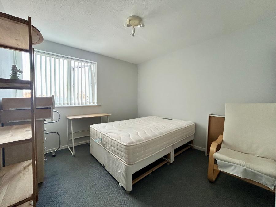 Flat West Jesmond Avenue in Newcastle upon Tyne