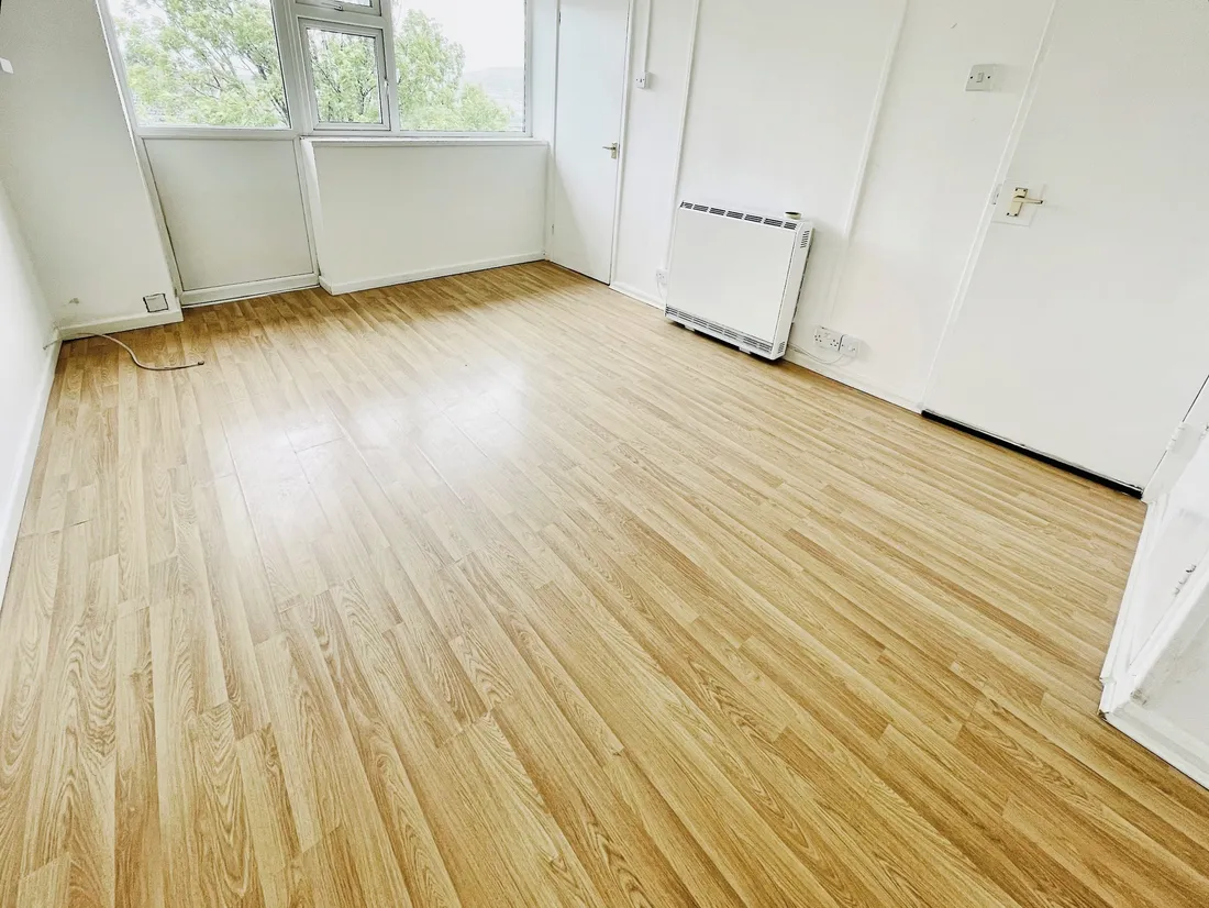 Flat Heol Isaf in Brynmawr