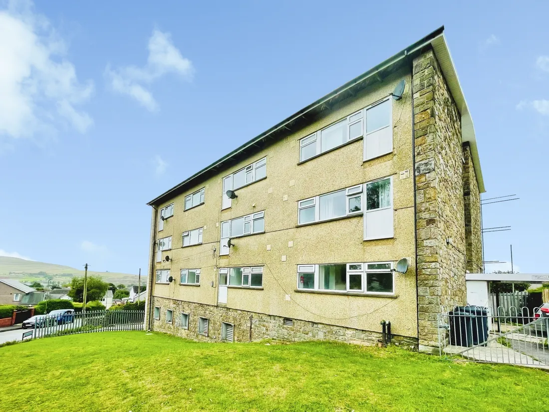Flat Heol Isaf in Brynmawr