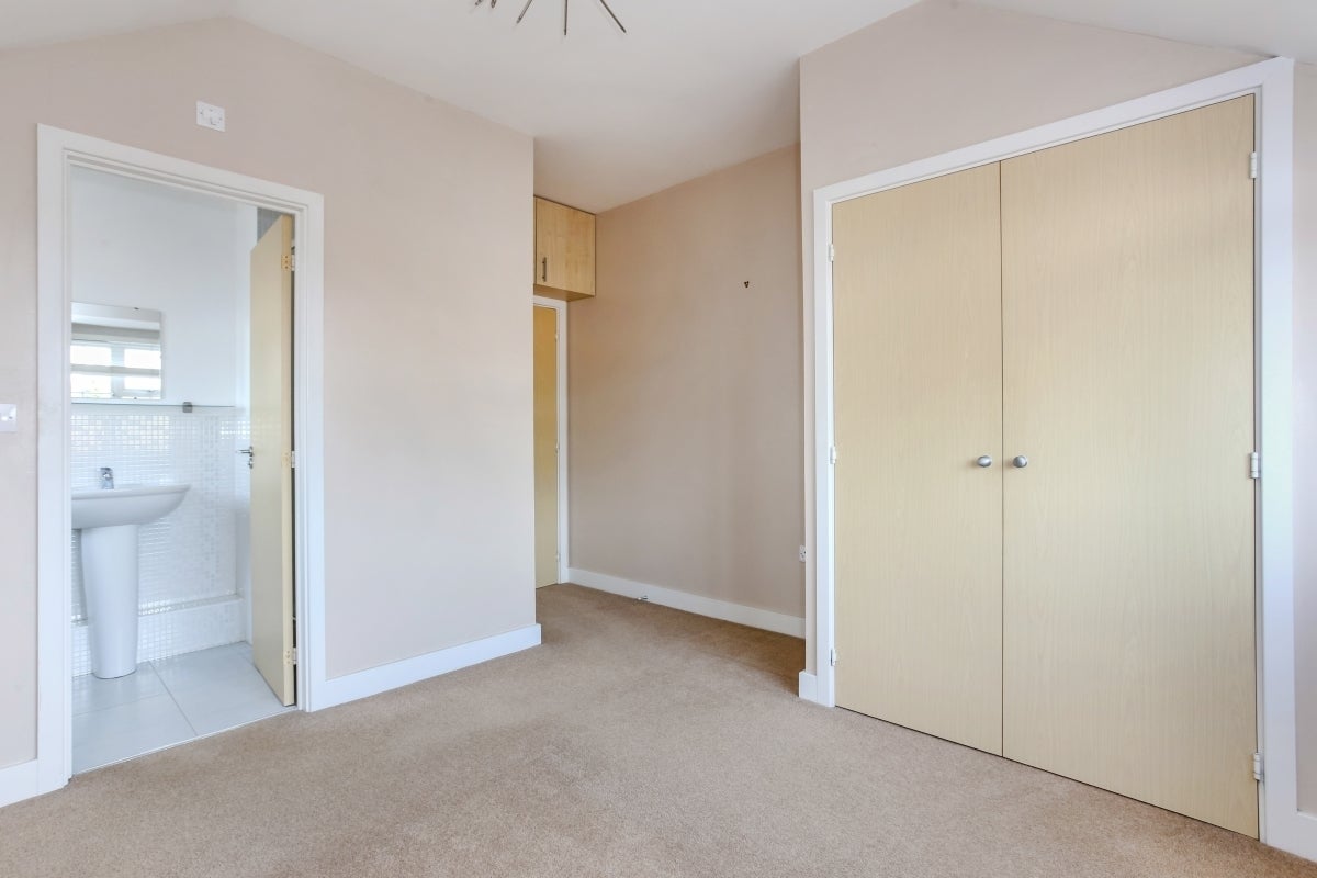 Flat Rykmansford Road in Hart