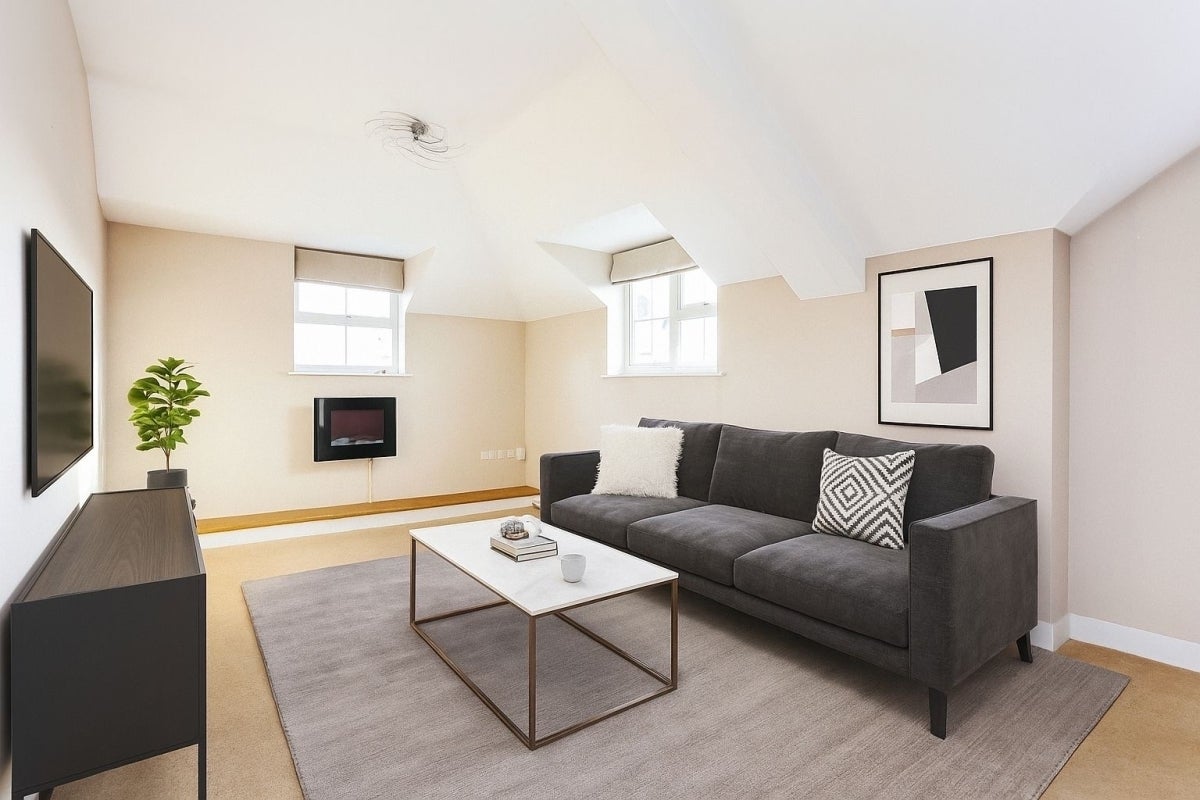 Flat Rykmansford Road in Hart