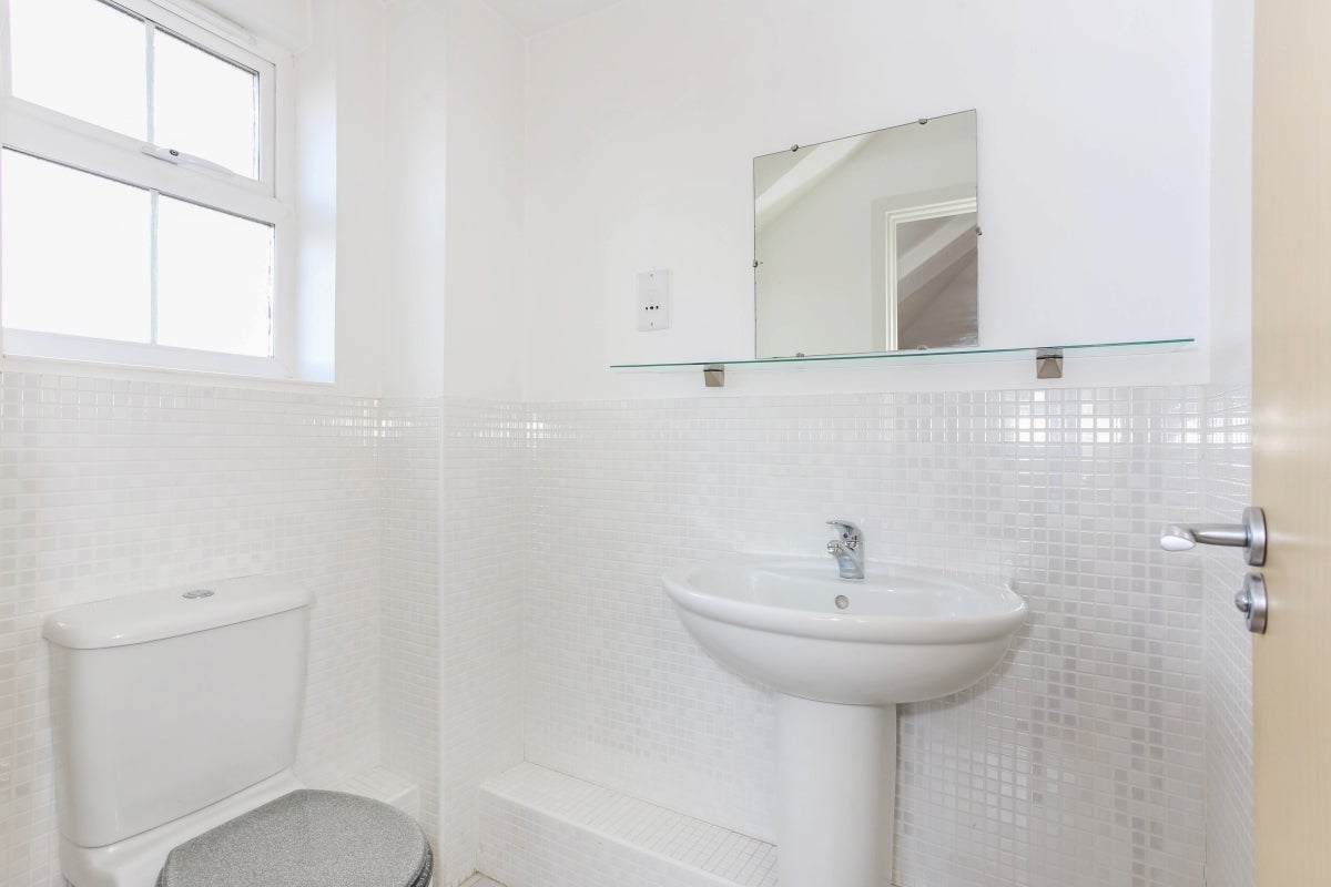 Flat Rykmansford Road in Hart