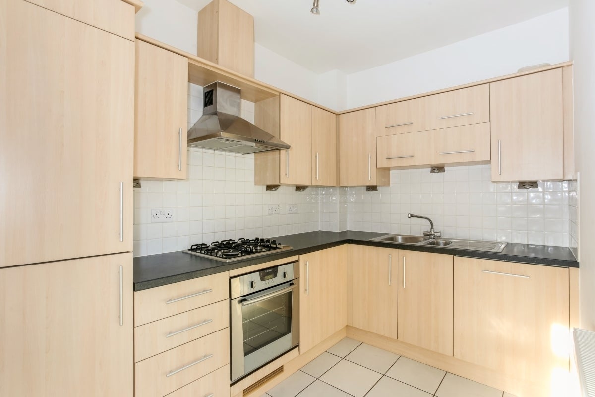 Flat Rykmansford Road in Hart