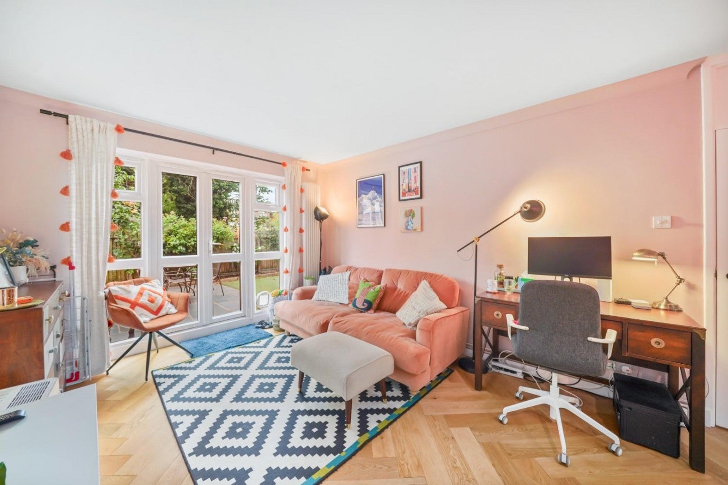 Flat Queen Elizabeth's Walk in Greater London