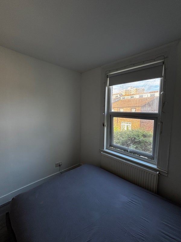 Room St Albans Crescent in Greater London