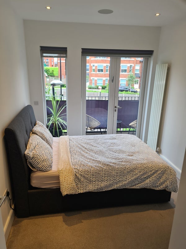 Room Palace Road in Greater London