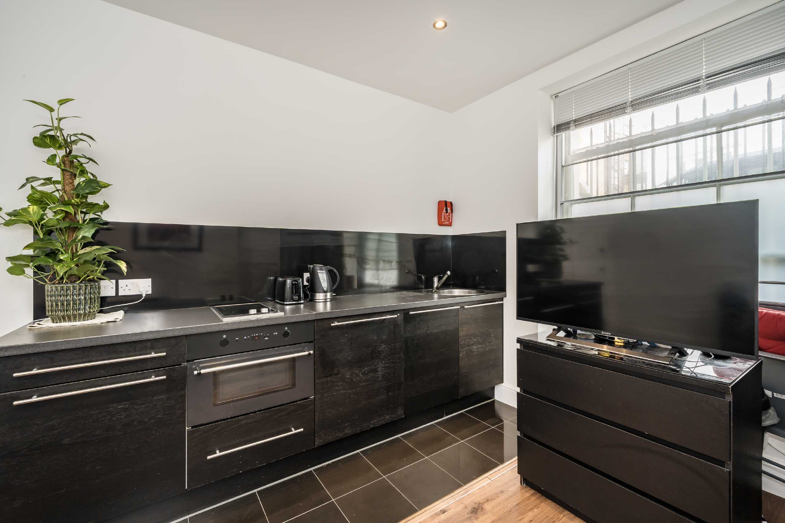 Flat Kensington Park Road in Greater London