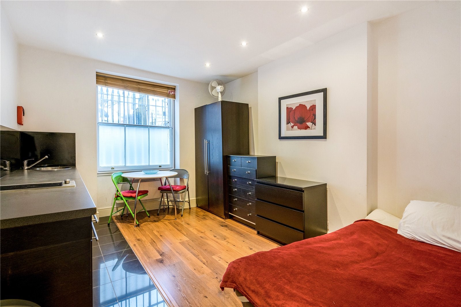 Flat Kensington Park Road in Greater London