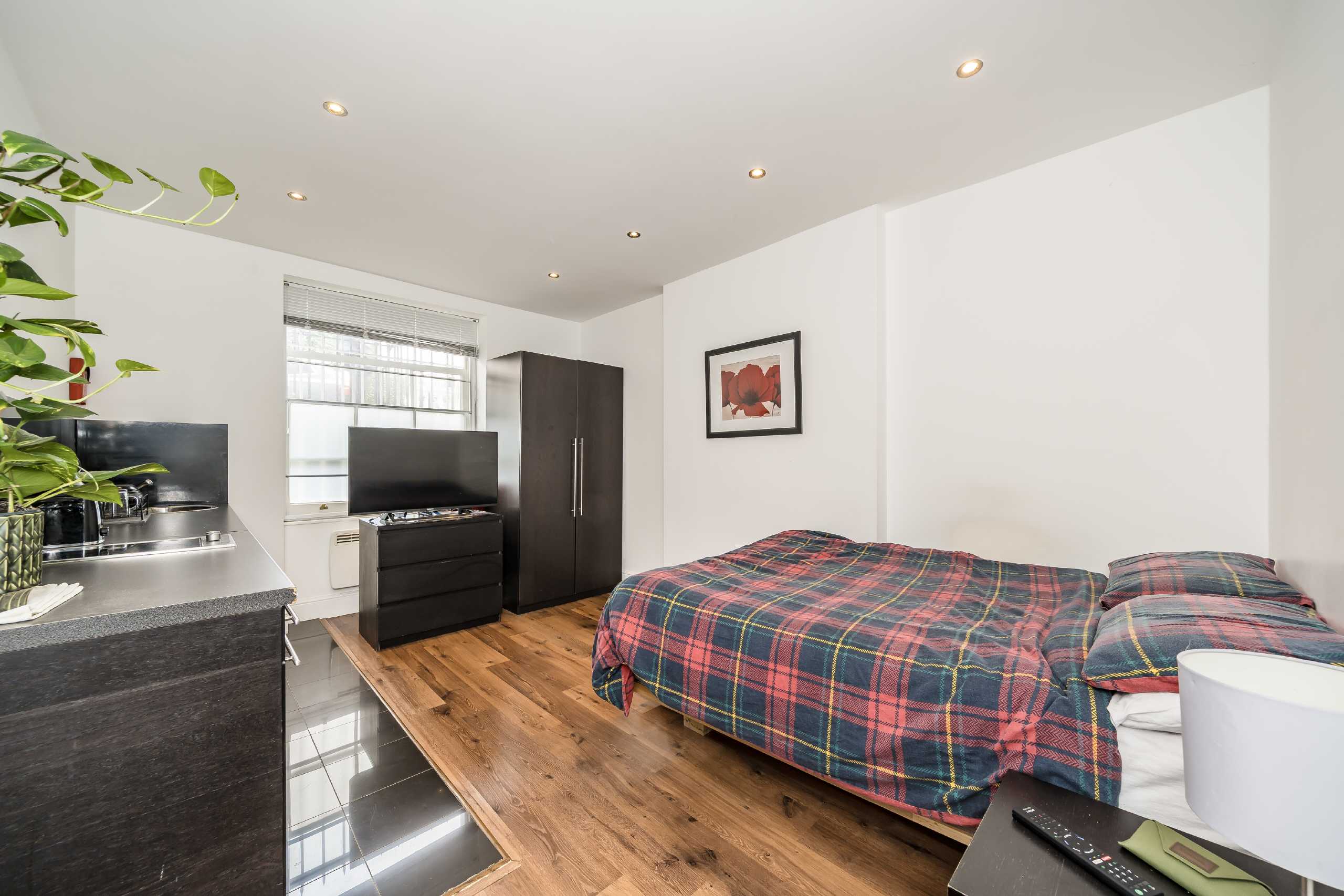 Flat Kensington Park Road in Greater London