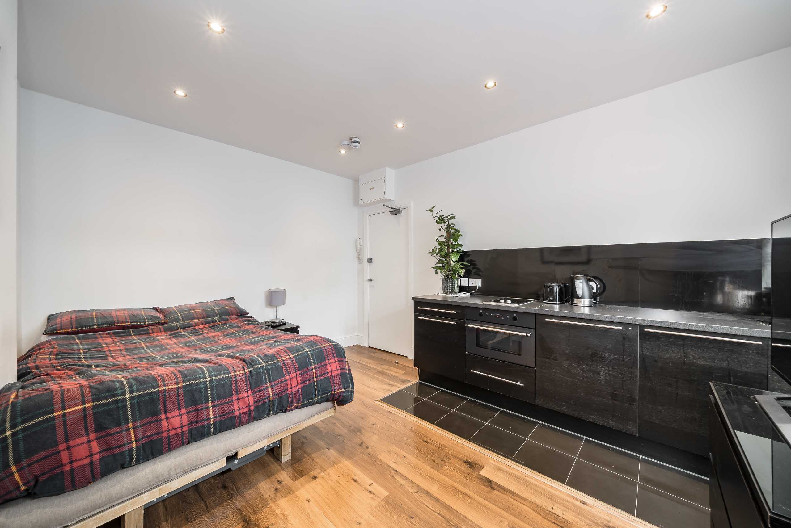 Flat Kensington Park Road in Greater London