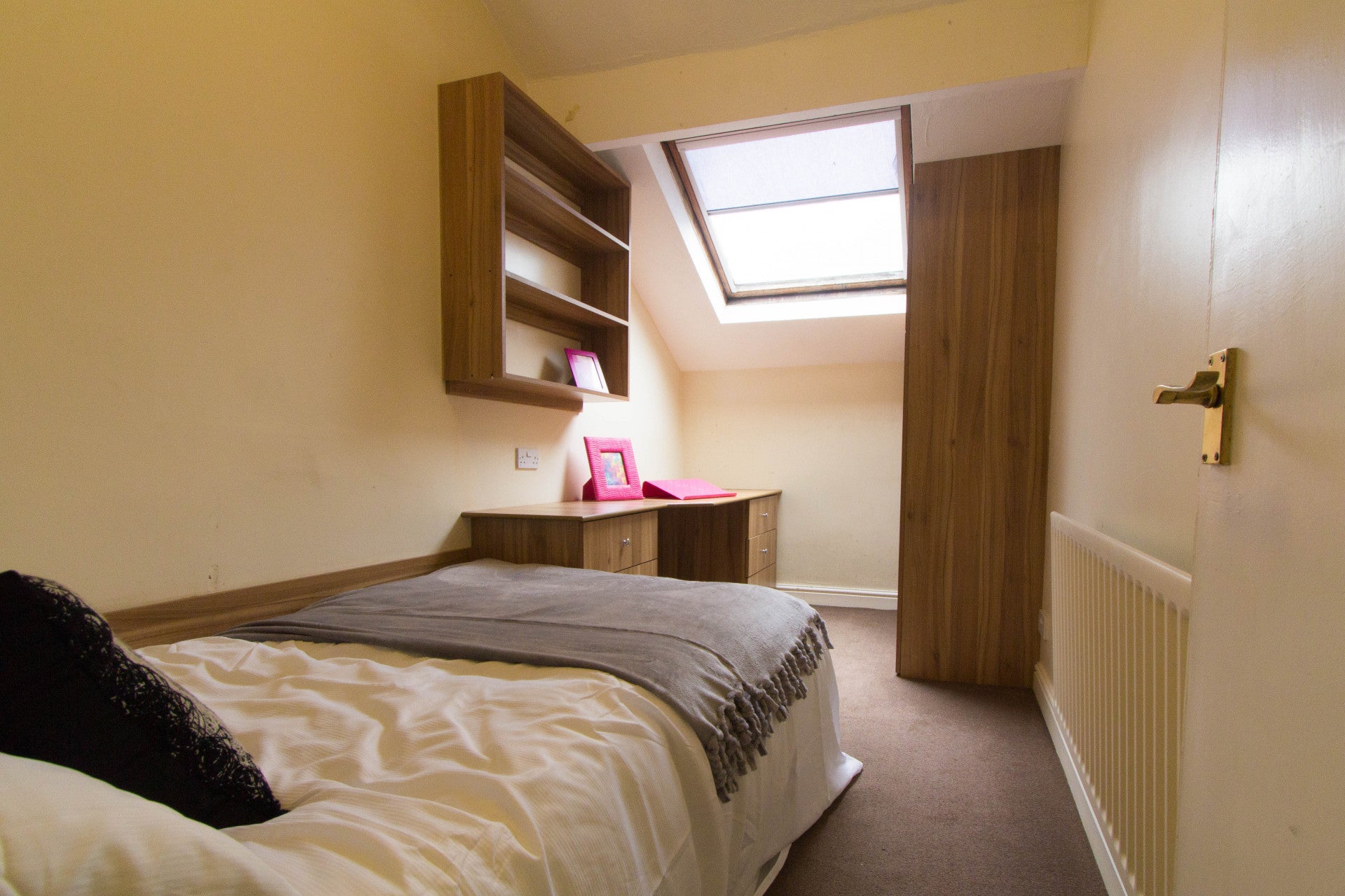 Flat Hyde Park Road in Leeds