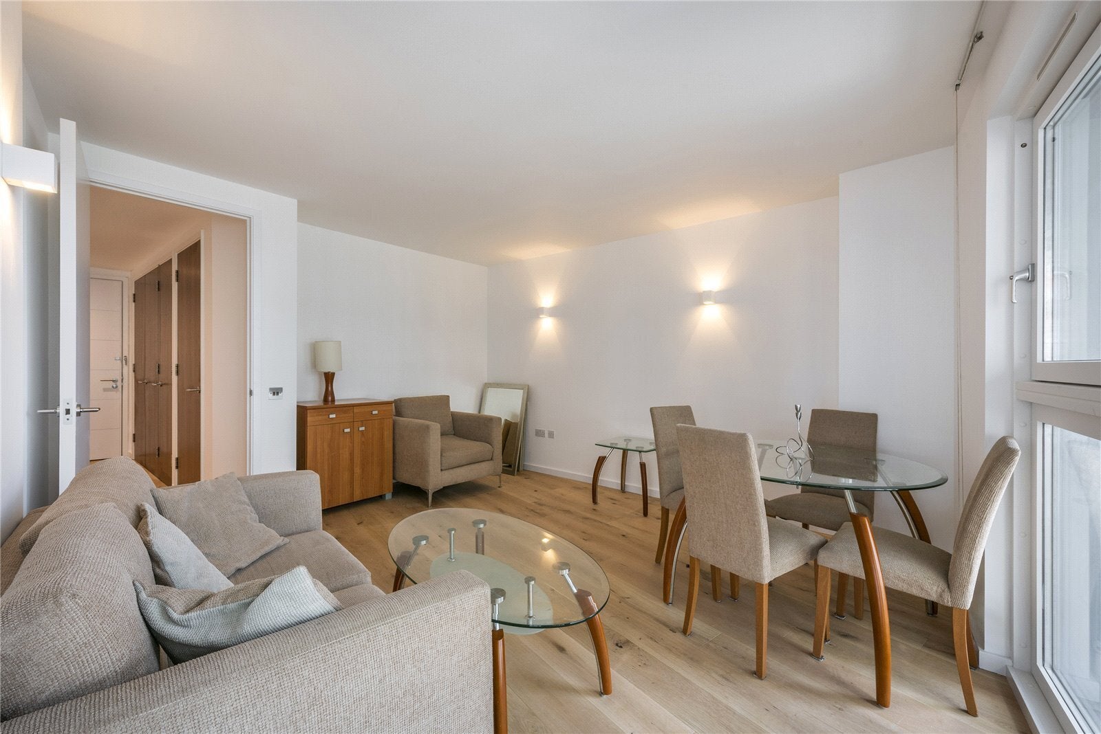 Flat Fairmont Avenue in Greater London