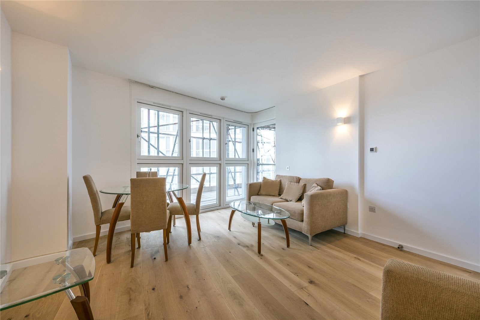 Flat Fairmont Avenue in Greater London