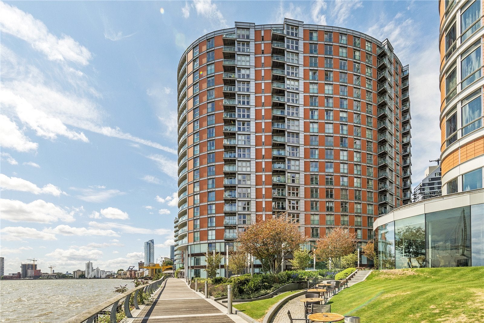 Flat Fairmont Avenue in Greater London