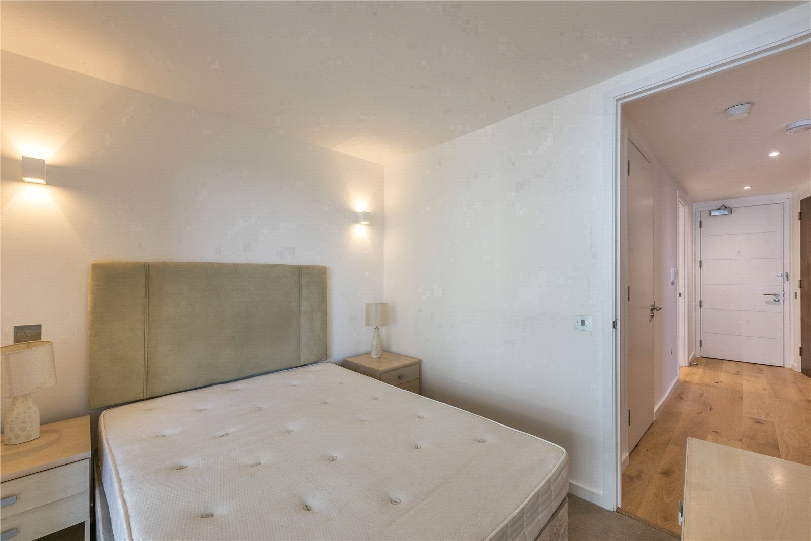 Flat Fairmont Avenue in Greater London