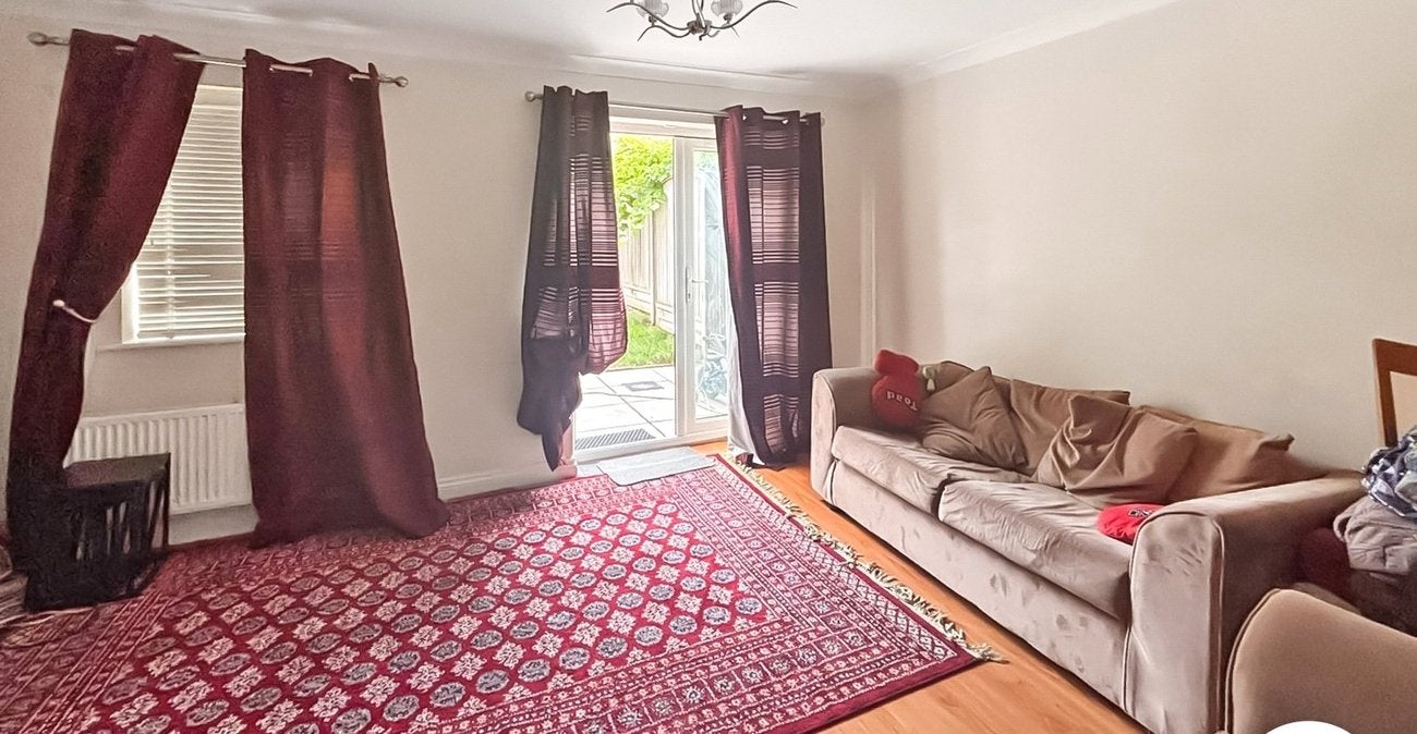 House Vaughan Close in Dartford