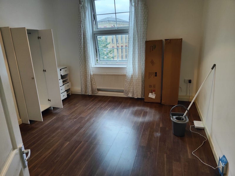 Room St. Katharine's Way in Greater London