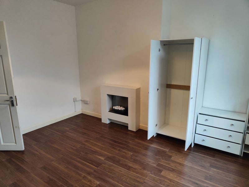 Room St. Katharine's Way in Greater London