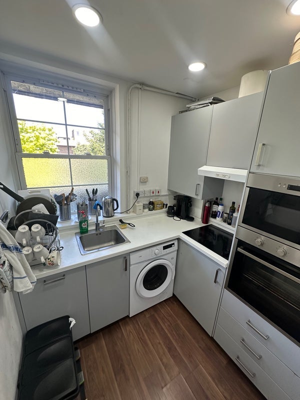 Room St. Katharine's Way in Greater London