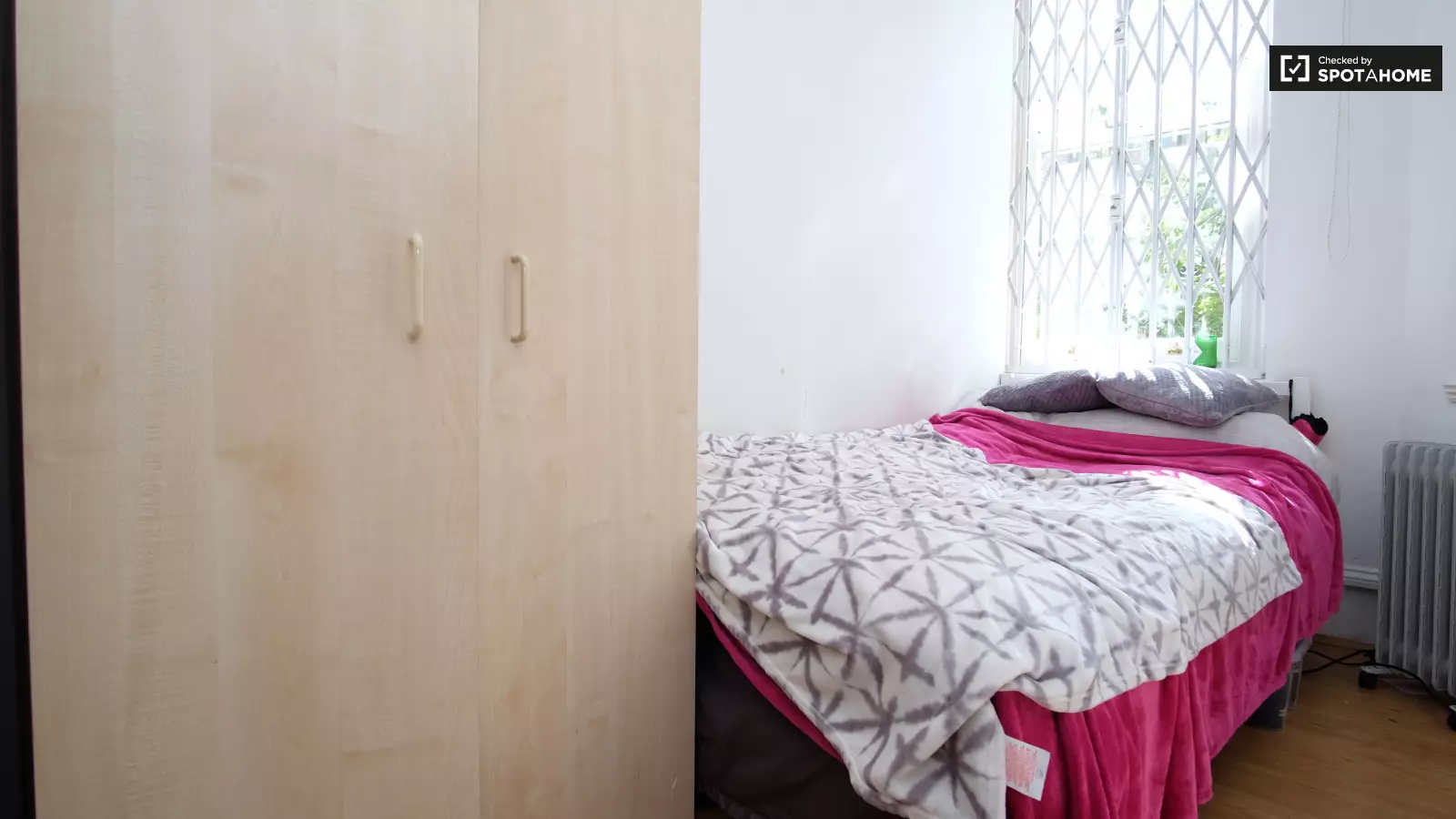 Flat Auriol Road in Greater London