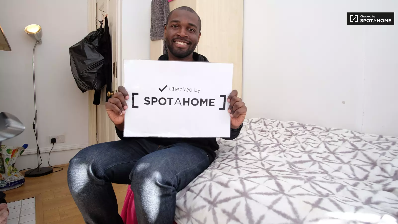 Flat Auriol Road in Greater London