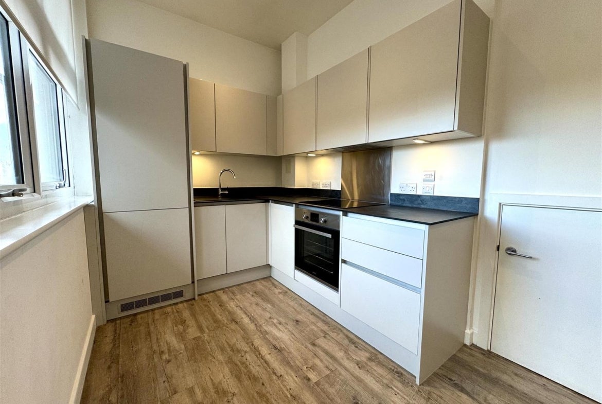 Flat London Road in Staines-upon-Thames