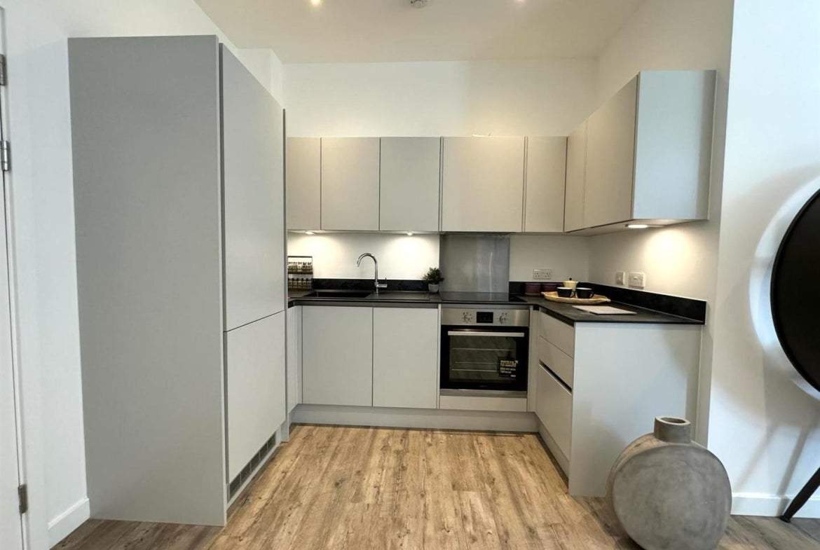 Flat London Road in Borough of Spelthorne